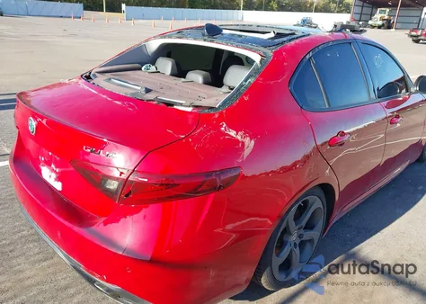 2018 Alfa Romeo Giulia Awd z USA, uszkodzony, nr VIN ZARFAEDNXJ7571486